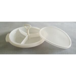 TUPPERWEAR Round Divided Relish/Snack Suzette w/cover & Handle #608 --9.5"